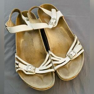 Birkenstock Bali white sandals soft footbed size 38 EU women US 7-7.5 leather